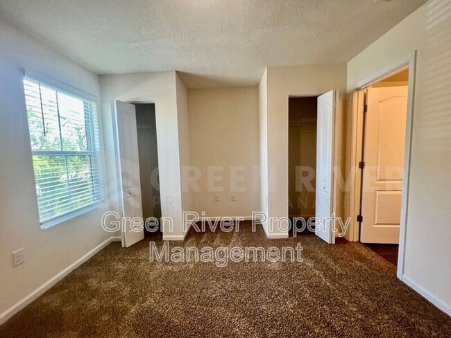 Building Photo - 294 Aralia Ln