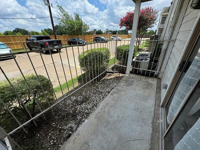 Building Photo - 12660 Ashford Point Dr