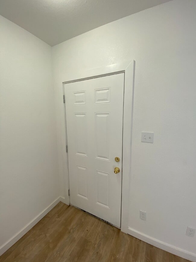 Building Photo - Pre-Leasing for Summer/Fall 2026 - Back House