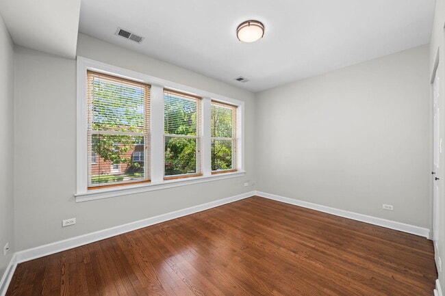 Building Photo - 9100 Lamon Ave