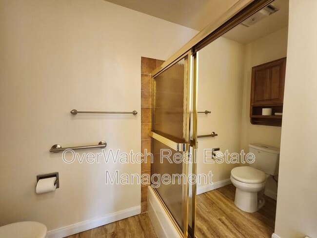 Building Photo - 140 Eagle St