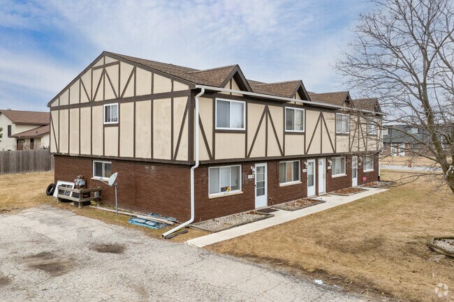 7502 Whitcomb St - Merrillville 4 Plexes