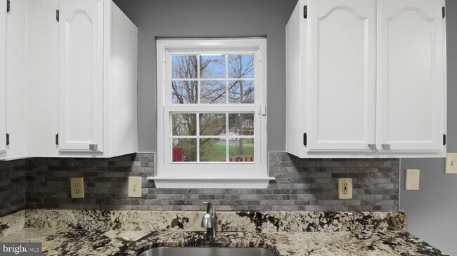 Building Photo - 2628 Deer Ridge Dr