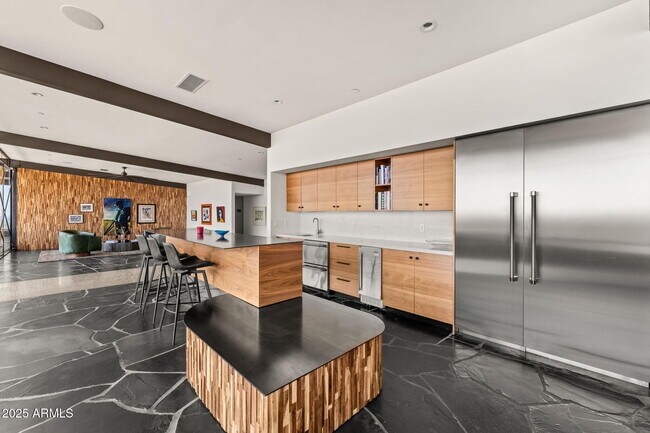 Building Photo - 4925 E Red Rock Dr