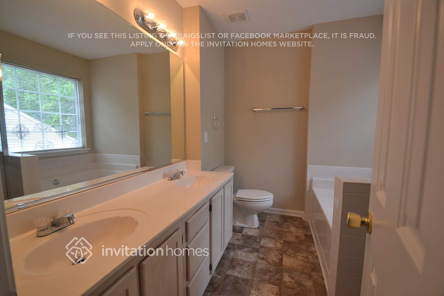 Building Photo - 8410 Blue Aster Ln
