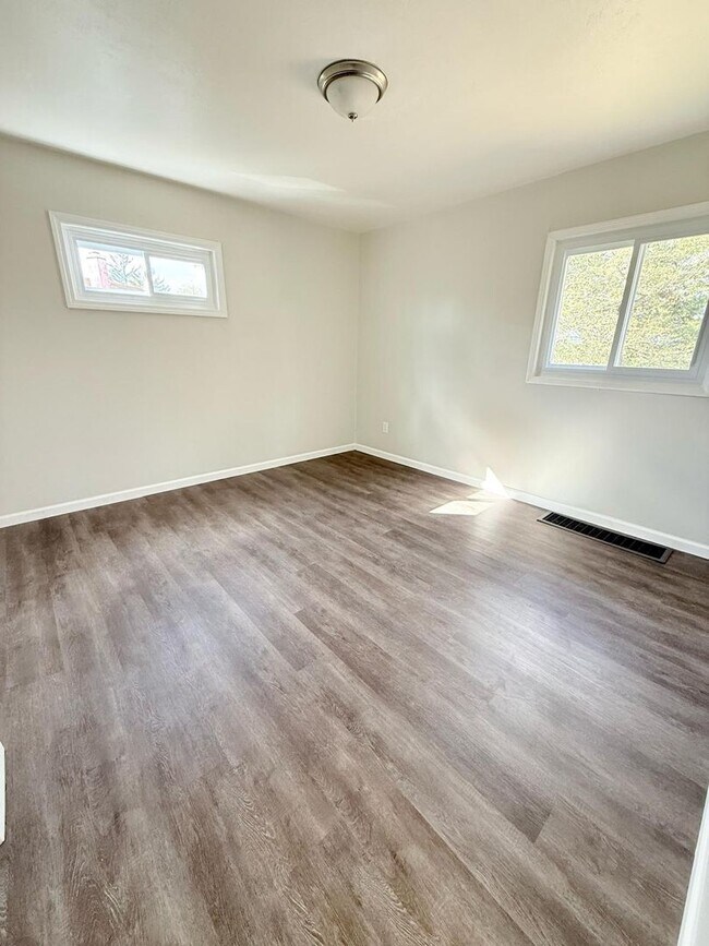 Building Photo - Great 4BR, 1 1/2BA Single Family Home in P...