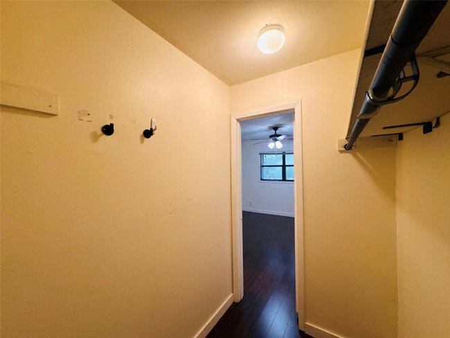 Building Photo - 4090 N Pine Island Rd