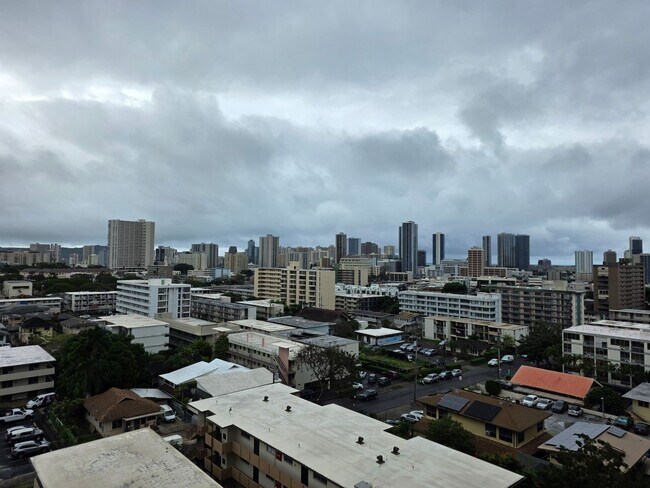 Building Photo - Wilder At Piikoi Spacious 1 Bedroom, 1 Bath & 1 Parking Stall.