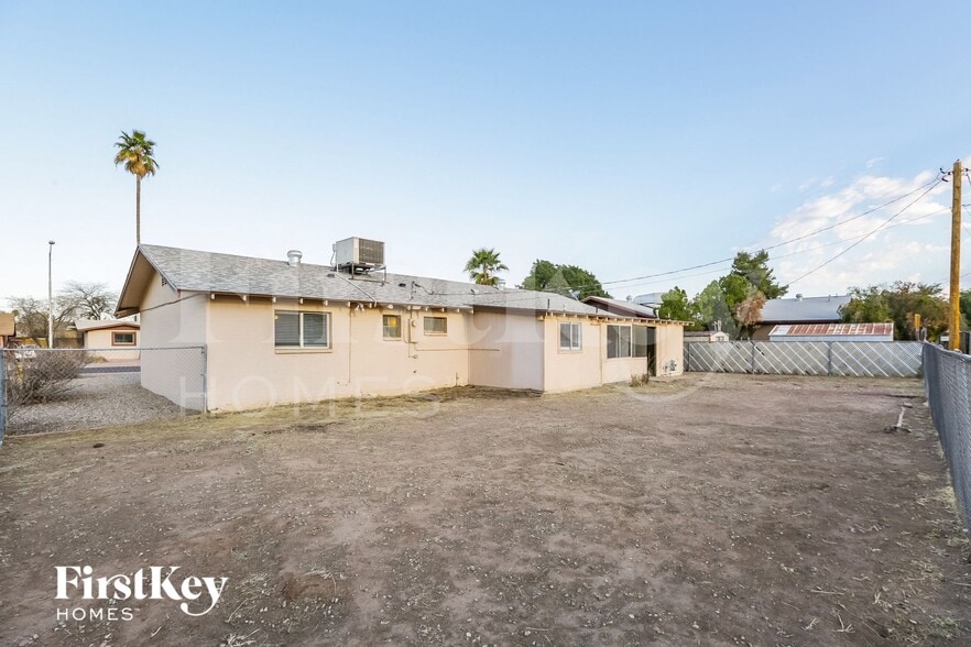 Building Photo - 1321 S Beck Ave