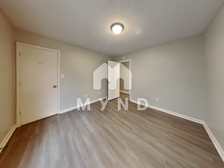 Building Photo - 4828 Royal Run Dr