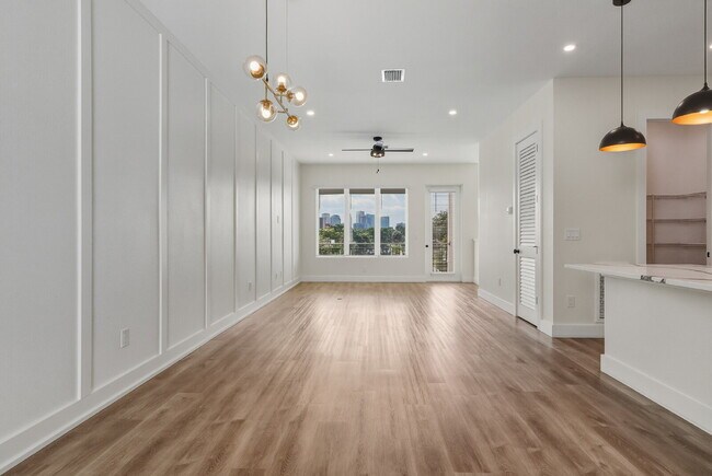 Building Photo - 3 Bedroom, 3.5 Bath Townhouse Minutes From Downtown!!!