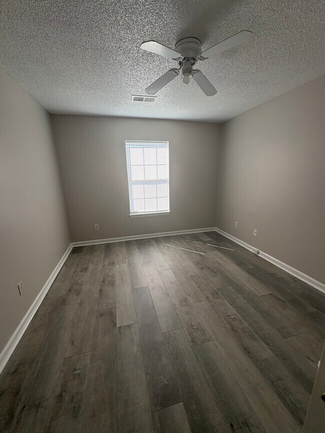 Building Photo - 109 Drew Cir