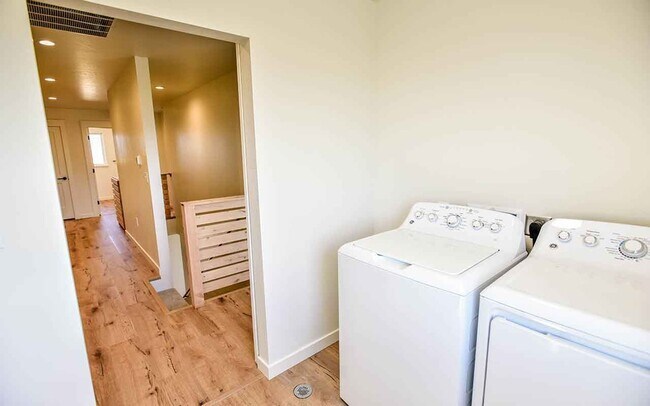 Building Photo - 2342 Shorthorn Ave