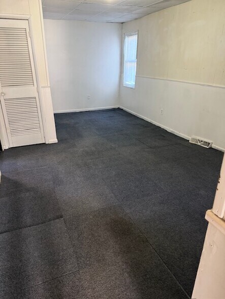 Building Photo - 309 Plum St