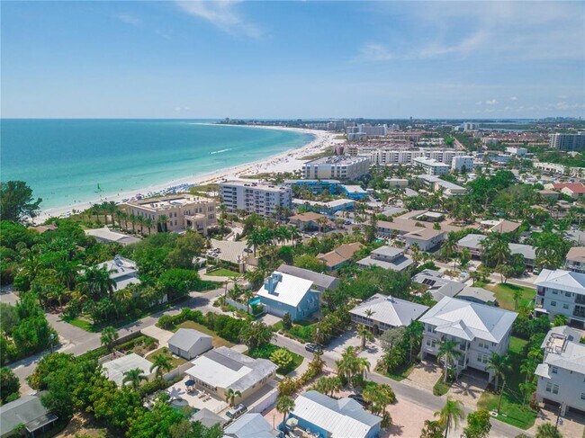 Building Photo - 3835 Almeria Ave