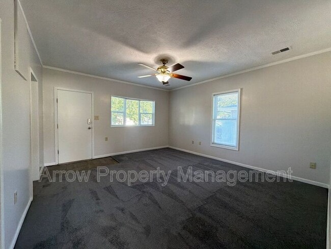 Building Photo - 625 3rd St