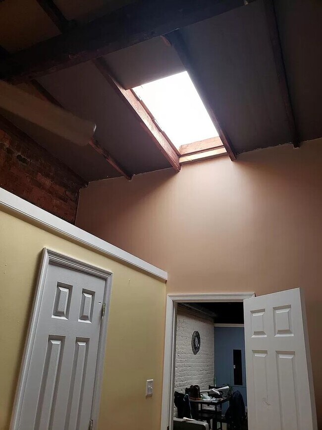 Building Photo - 17 1/2 N 17th