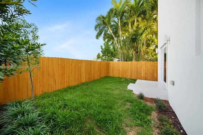 Building Photo - Northwest 9th Court, Miami, FL 33127 - 5 BR 3 BA townhouse