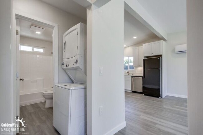 Building Photo - Remodeled 2Bdm 1Ba Apartment with Spacious Yard in La Mesa