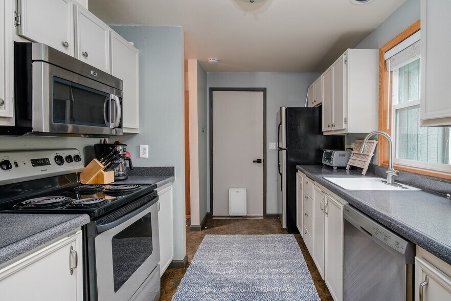 Building Photo - 312 S Nebraska St