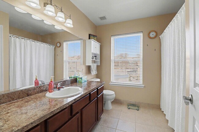 Building Photo - 4315 Center Valley Dr