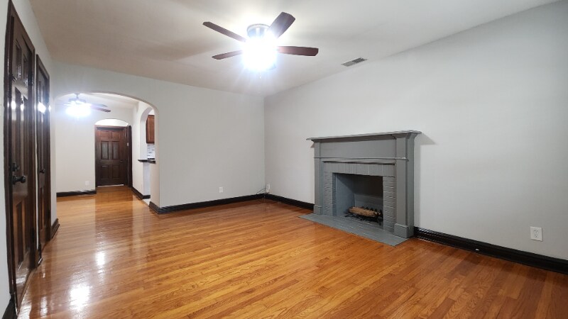 Primary Photo - 5838 Nottingham Ave