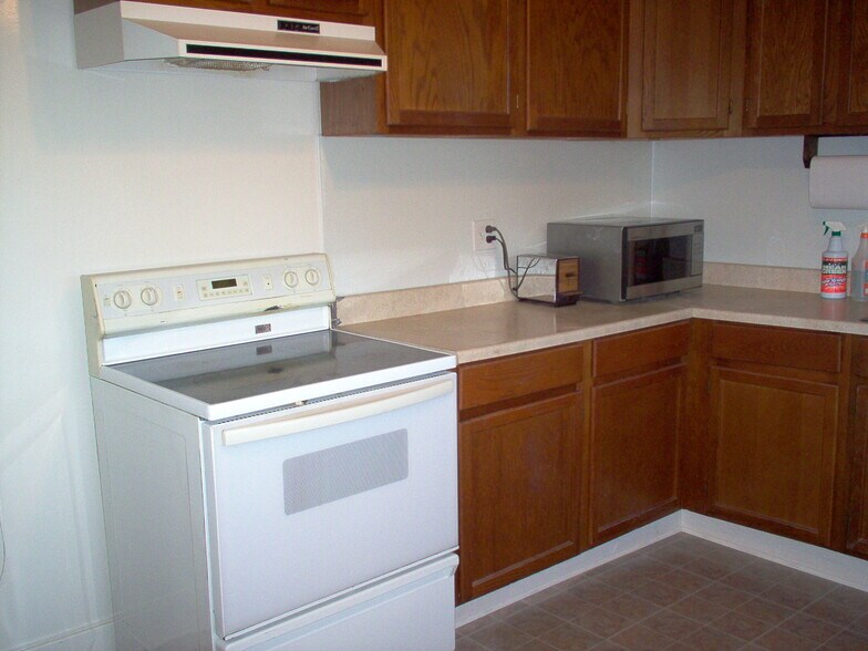 Primary Photo - 114 S Smithville Rd