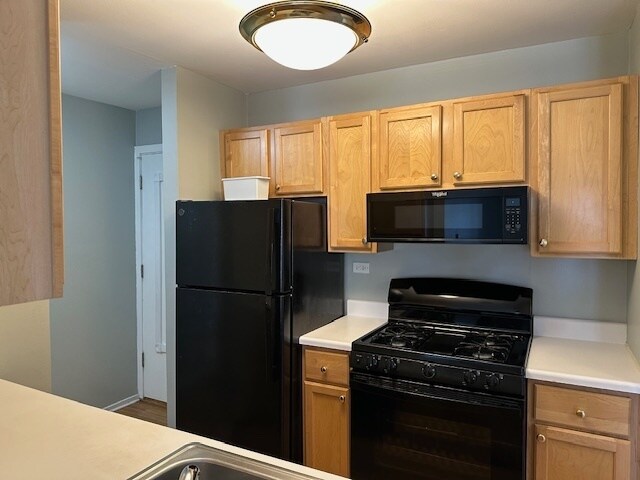 Building Photo - 1931 Prairie Square