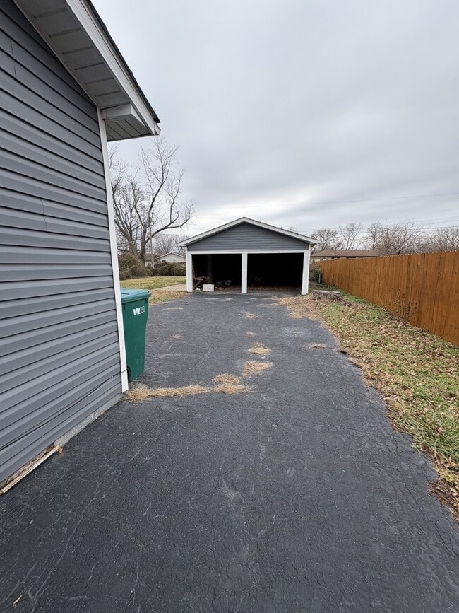 Building Photo - "3-Bedroom Retreat in Cahokia Heights – Co...