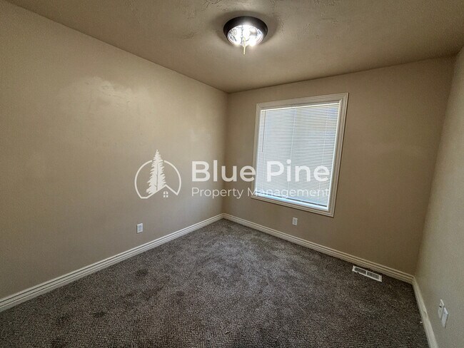 Building Photo - 1207 N Drystone Dr