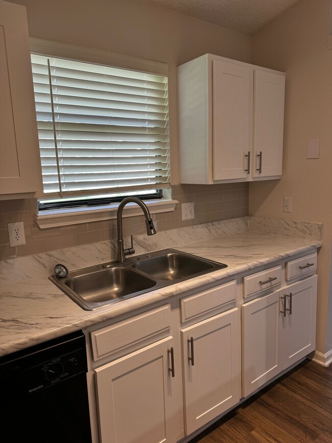 Building Photo - 1278 Montecello Dr