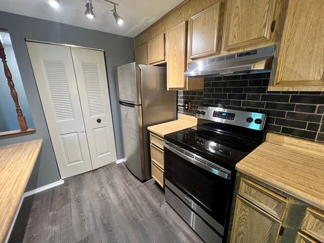 Building Photo - Newly Updated! - 2 Bedrooms 1 Bathroom - Hopewell Township