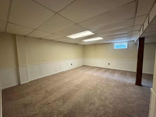 Building Photo - 3BR/3BA Home for Rent in J-town with Two Gar Garage and Large Deck!