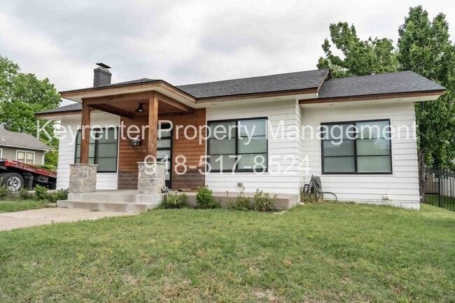 Building Photo - Midtown Tulsa | 4 Bed | 2 Bath | 2,010 SQFT