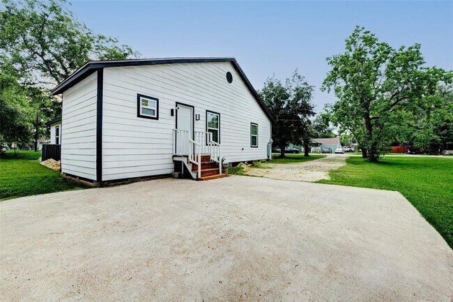 Building Photo - 706 Beaumont St
