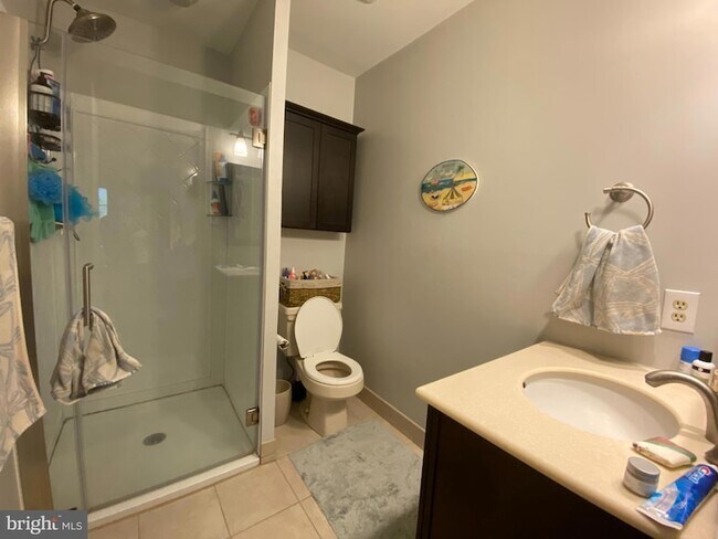 Building Photo - 240 Valley Stream Ln