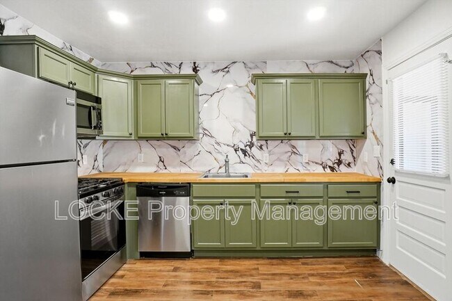 Building Photo - 410 McCarty St