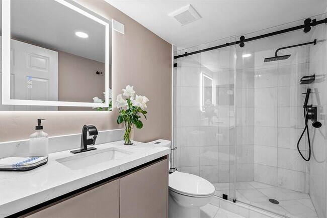 Building Photo - 3500 Mystic Pointe Dr