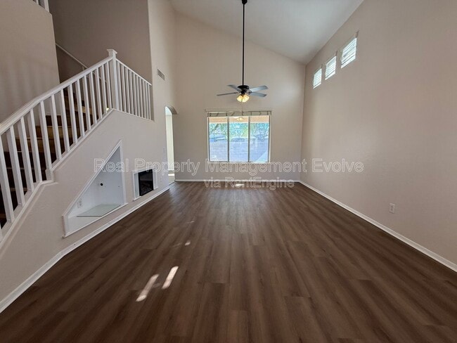 Building Photo - 1677 S Peppertree Dr