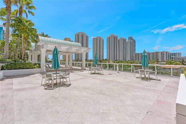 Building Photo - 16500 Collins Ave