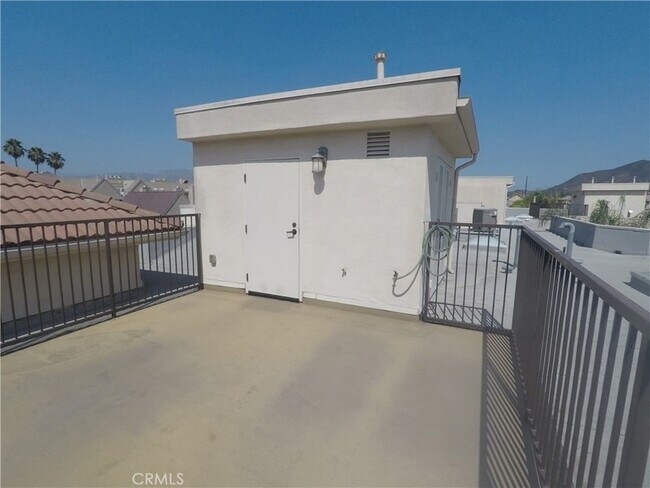 Building Photo - 10640 Woodbridge St