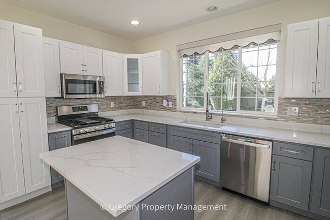 Building Photo - Beautiful and Modern Two-Story Home in Great Millcreek Location! 3 Bedrooms, 2.5 Bathrooms, Spaci...