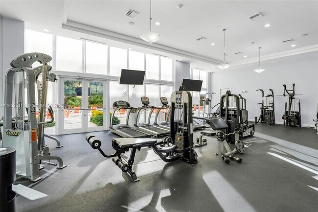 Building Photo - 2775 NE 187th St