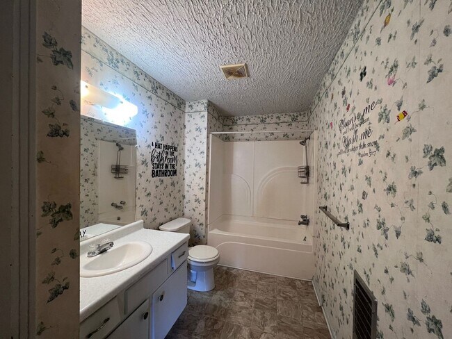 Building Photo - Cozy Westwood Townhouse- 2 BD, 1.5 BA