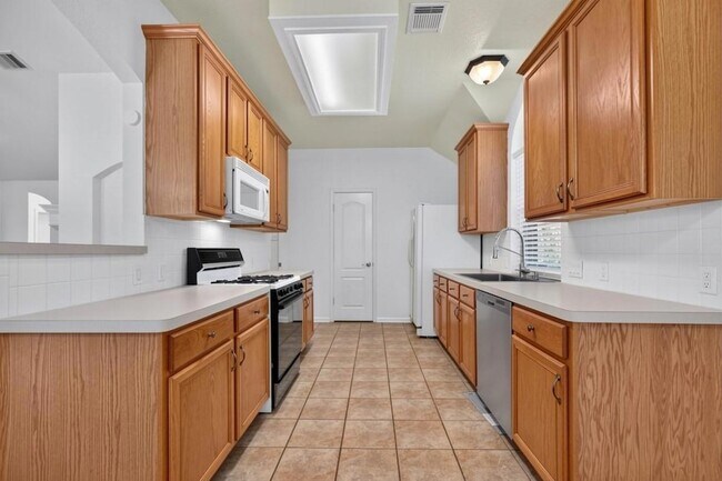 Building Photo - 1402 Club Chase Dr
