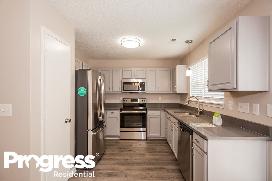 Building Photo - 8631 Bodkin Ct