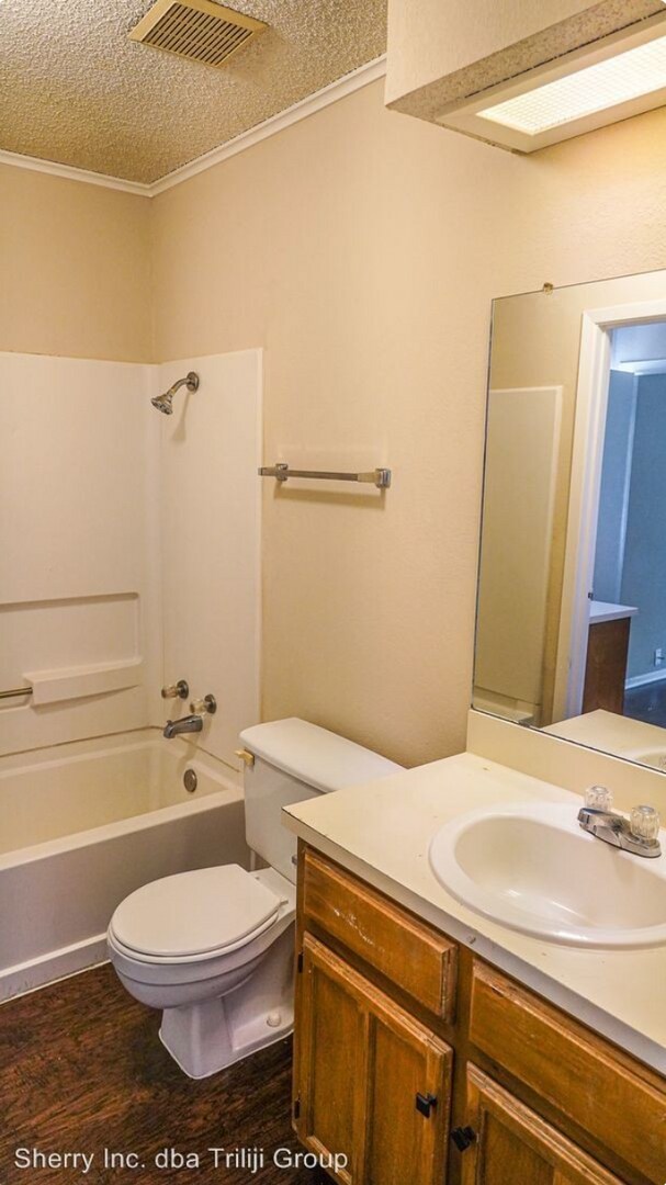 Building Photo - E 105-107 Eldorado