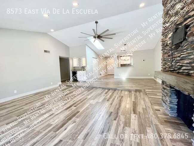 Building Photo - 8573 E Vía De La Escuela