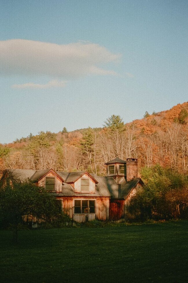 Building Photo - 872 Grassy Brook Rd