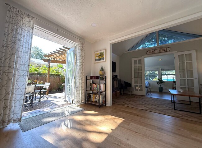 Building Photo - 2 Bedroom 2 Bath Annual Furnished Cottage ...